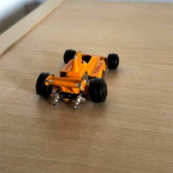 Vintage Yatming Lola T370 Formula 1 Race Car 1/64 Diecast Model Orange 70s - Picture 4 of 6